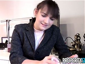 Property hump Agent Makes lovemaking vid With lucky client