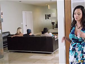 Mean mommy Ariella Ferrera entices her daughters-in-law man